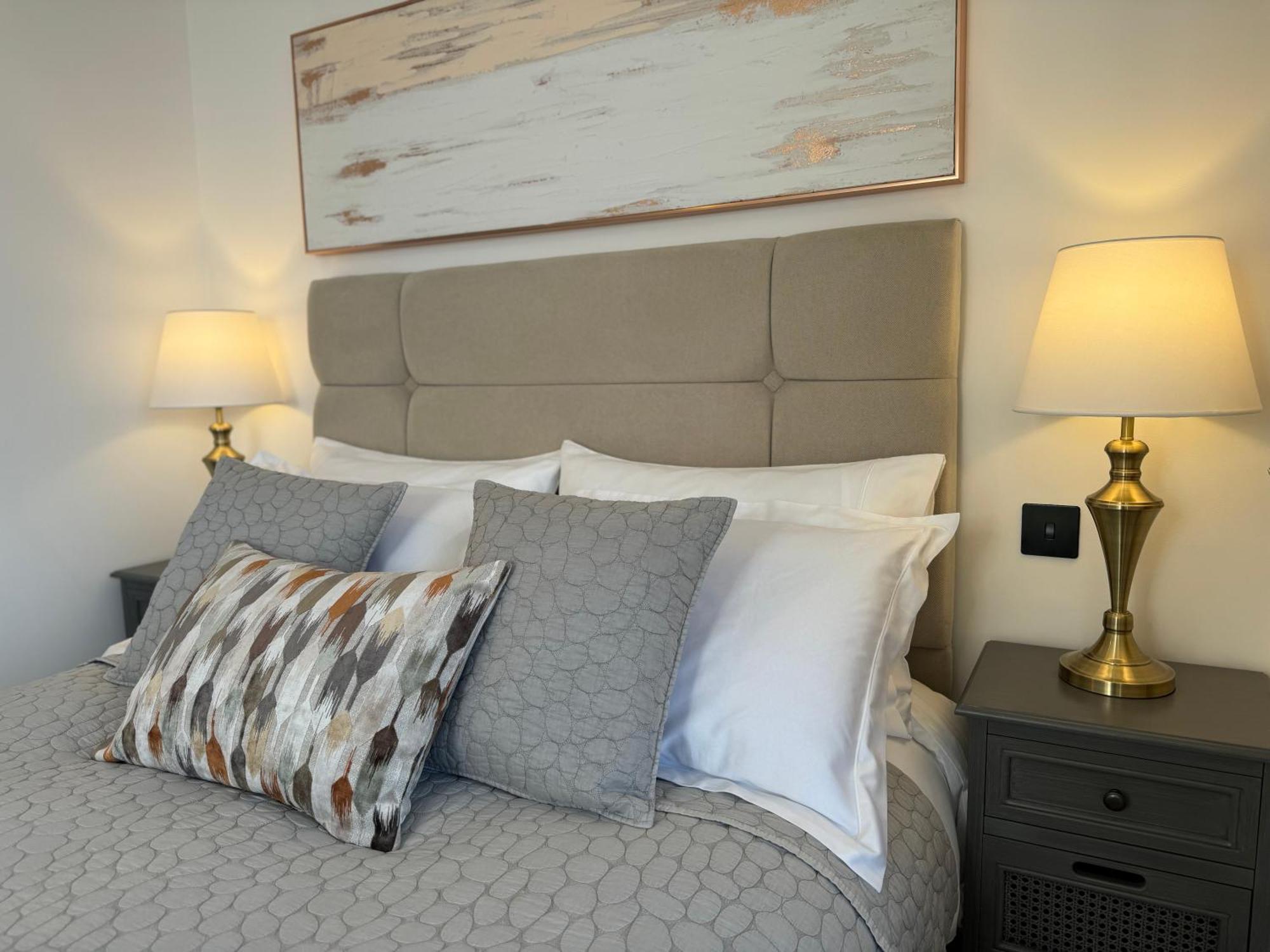 Elegant One Bedroom Apartment 스윈던 외부 사진