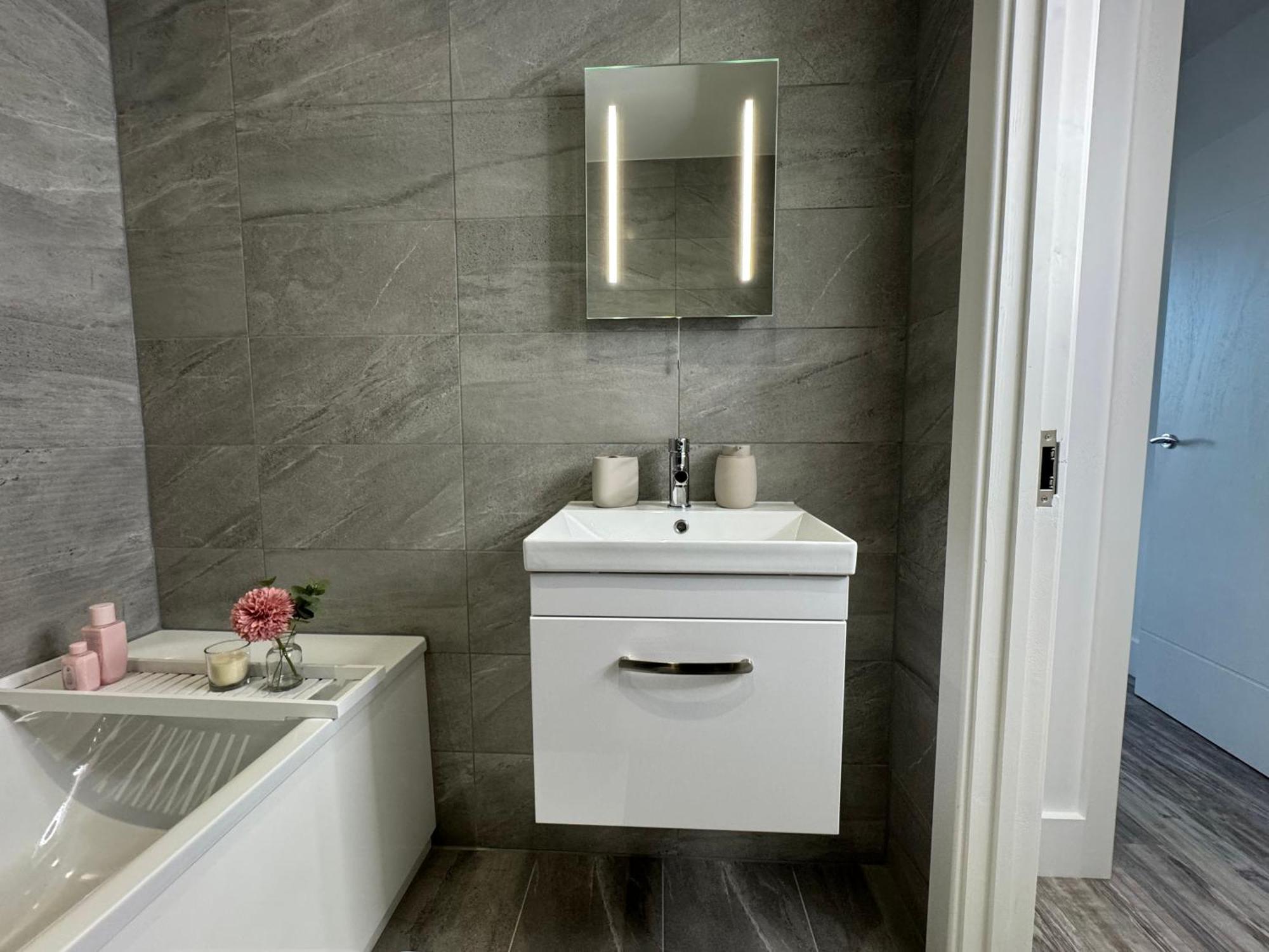 Elegant One Bedroom Apartment 스윈던 외부 사진