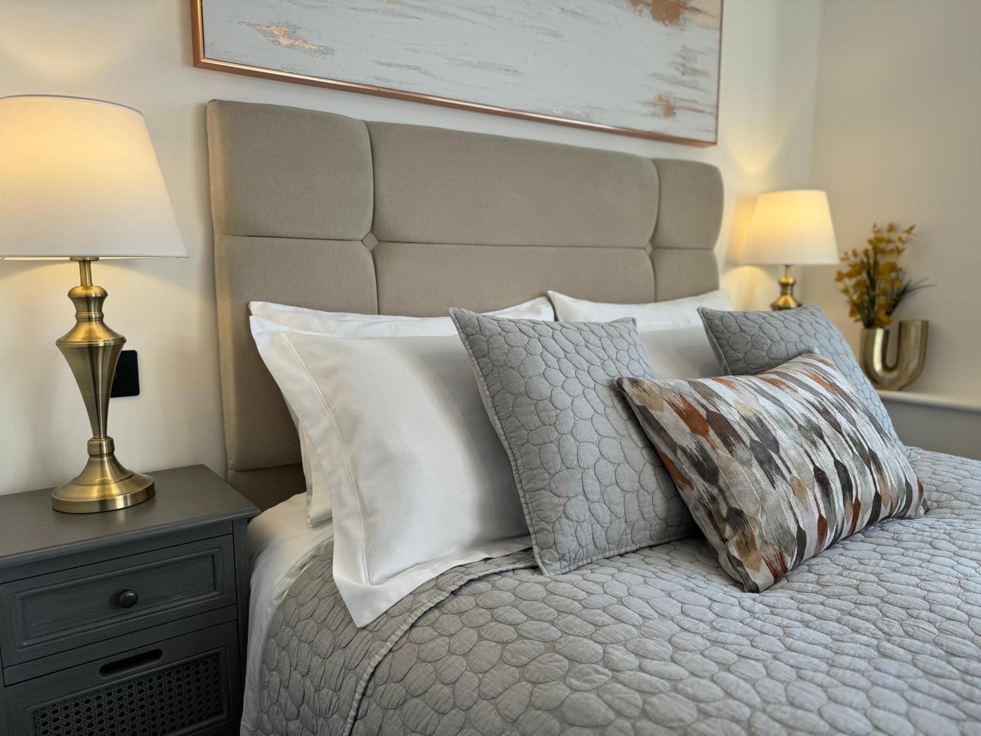 Elegant One Bedroom Apartment 스윈던 외부 사진